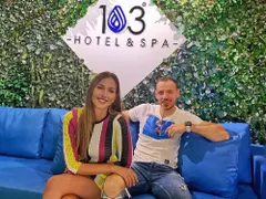 Тайландка очарова Даниел и Алекс Петканови