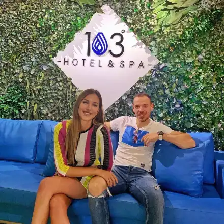 Тайландка очарова Даниел и Алекс Петканови