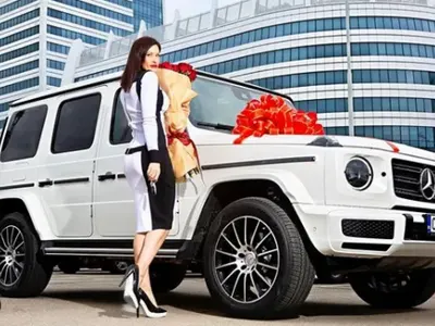 Теди Велинова с джип за 200 бона