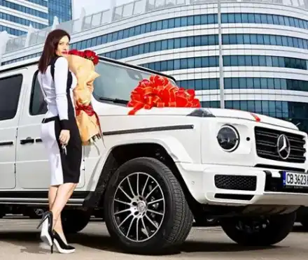 Теди Велинова с джип за 200 бона