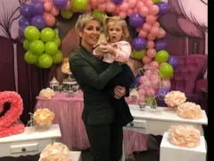 И щерката на Джина Стоева хвана микрофона