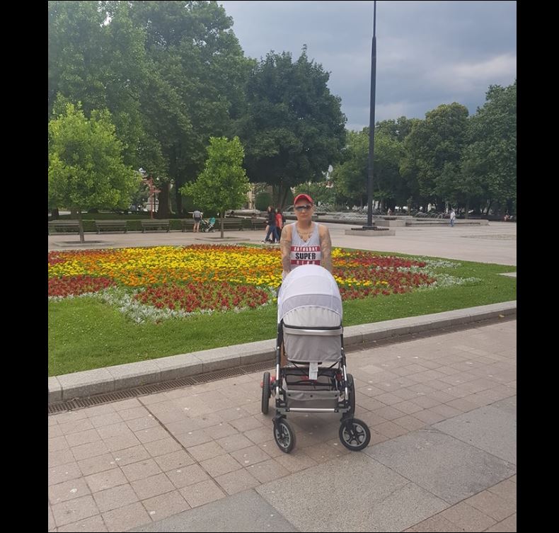 Бебето с еднополови родители с първа разходка в Русе