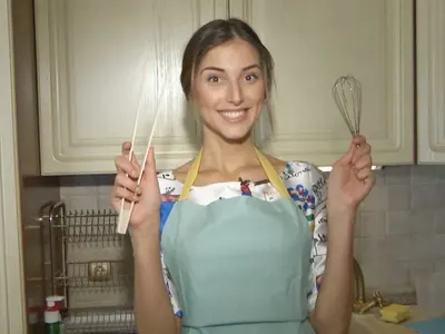 Алекс Петканова върти баници и шопска салата