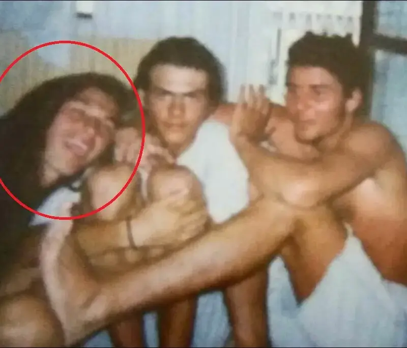 Александър Сано се пусна с дълга коса