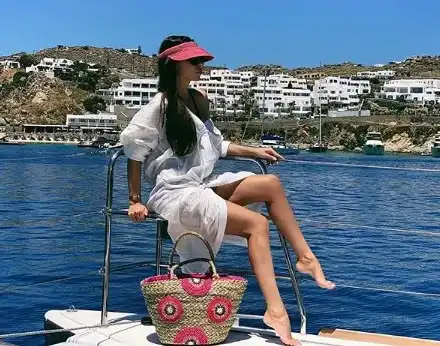 Алисия с приятелки на Миконос