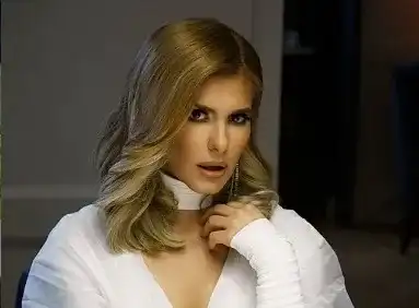 Анелия на детокс уикенд на морето