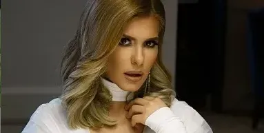 Анелия на детокс уикенд на морето