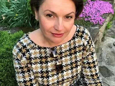 Ани Салич закъса за пари, разпродава имането си