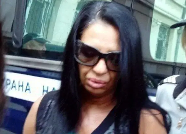 Анита Мейзер изчезна, частен съдебен изпълнител напразно дири убийцата, за да й взема гаража