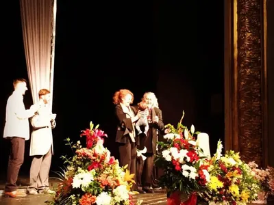 Бебето на Петя Дикова вече е звезда! Аплодират го в Народния театър (Снимки)