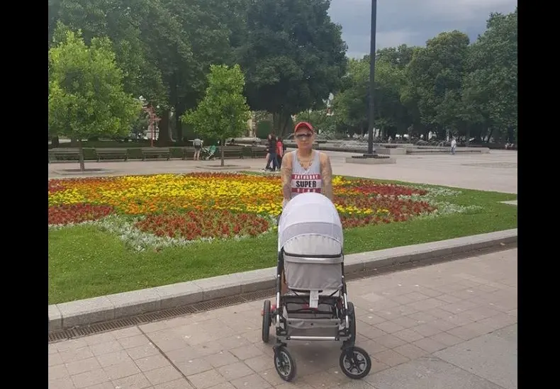 Бебето с еднополови родители с първа разходка в Русе
