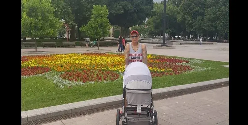 Бебето с еднополови родители с първа разходка в Русе
