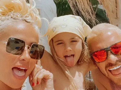 Бебо Халваджиян цяло лято на море в Гърция