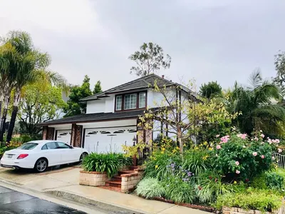 Бившата на Бойко се хвали с кола и палат за милиони (СНИМКИ)