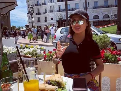 Богато гадже глези знойната Драгана в Монако