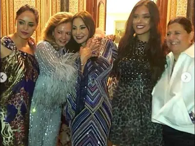 Дарина Павлова тайно с гаджето в България