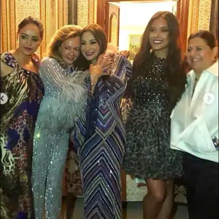 Дарина Павлова тайно с гаджето в България