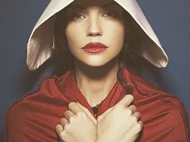 Диляна Попова като робиня за креватни услуги