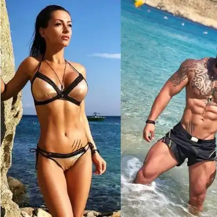 Джулия с гаджето на Миконос