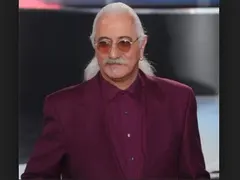 Етиен Леви натирен от гаджето