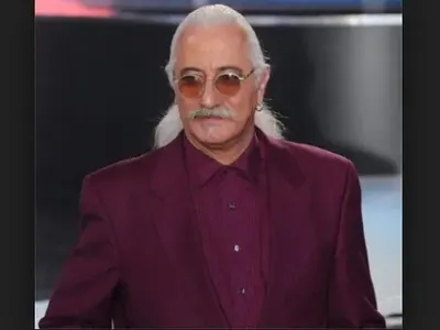 Етиен Леви натирен от гаджето