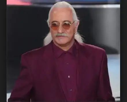 Етиен Леви натирен от гаджето