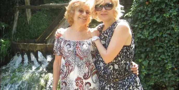 Гала на гости при мама