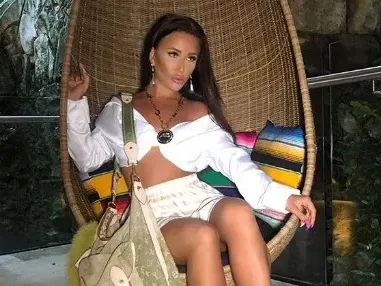 Гери-Никол тъне в лукс