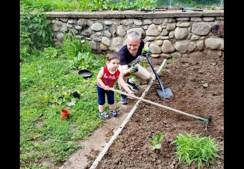 И внучката на Катето Евро стана градинарка