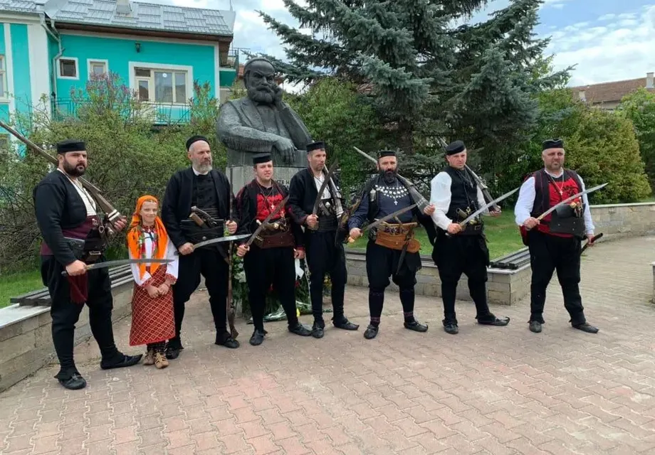 Комитите слизат от планината за „Фолклорна магия“, Банско