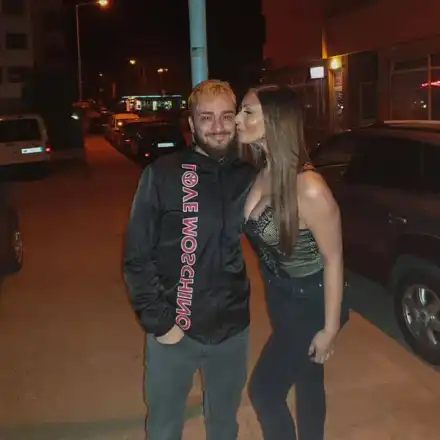 Криско прилапа Васи Инстаграма