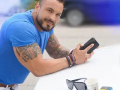 Кристиан Кирилов и Джулия избягаха в Гърция