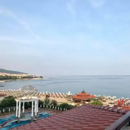 Лили Иванова зъзне в Несебър