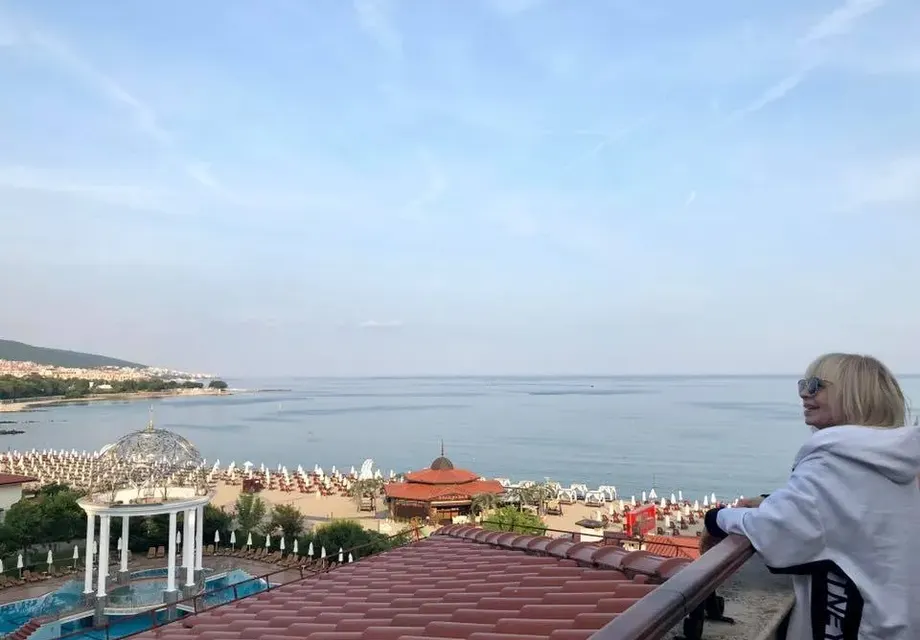 Лили Иванова зъзне в Несебър