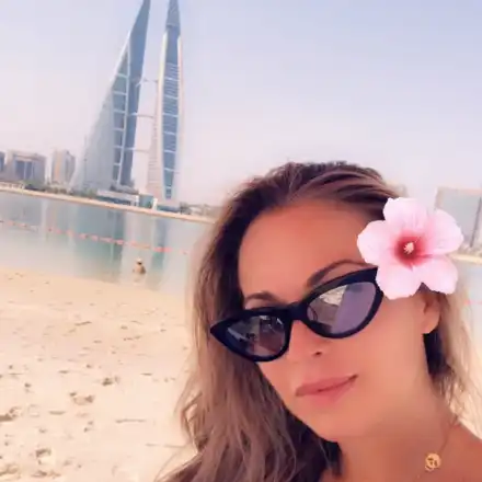 Мисис България Галина Долапчиева на тузарски почивки в Турция и Бахрейн (Горещи снимки)