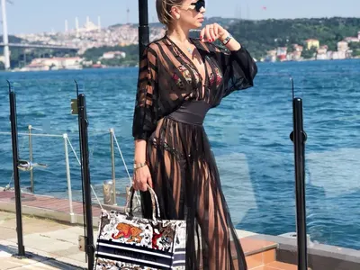 Мисис България Галина Долапчиева на тузарски почивки в Турция и Бахрейн (Горещи снимки)