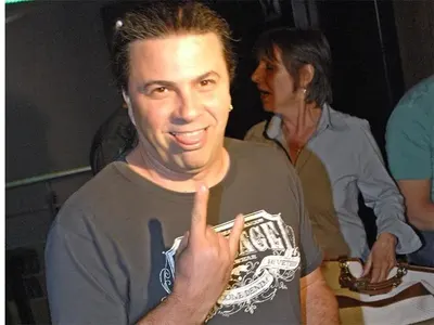 Наско от „Б.Т.Р.” пътува с тротинетка