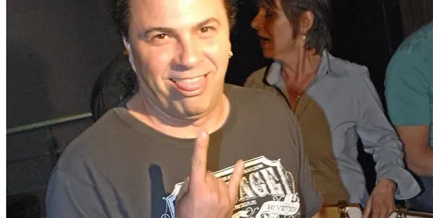 Наско от „Б.Т.Р.” пътува с тротинетка