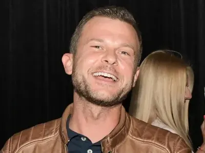 Ненчо Балабанов разглобява телефони