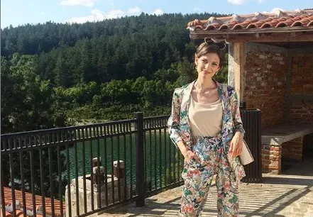 Нора Шопова се натиска с тайнствен мъж в киното (СНИМКА в галерия)