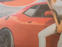 Петканова се рекламира и на път