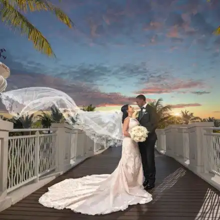 Радина и Джордан-младши с меден месец на самотен остров