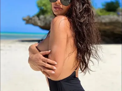 Сестрата на Лозанова я дразни от плажа