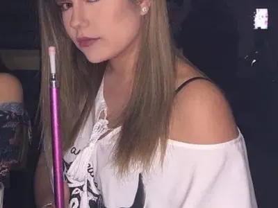 Щерката на Блатечки пуши като комин