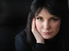 Строга майка! Калканджиева храни сина си с жив охлюв