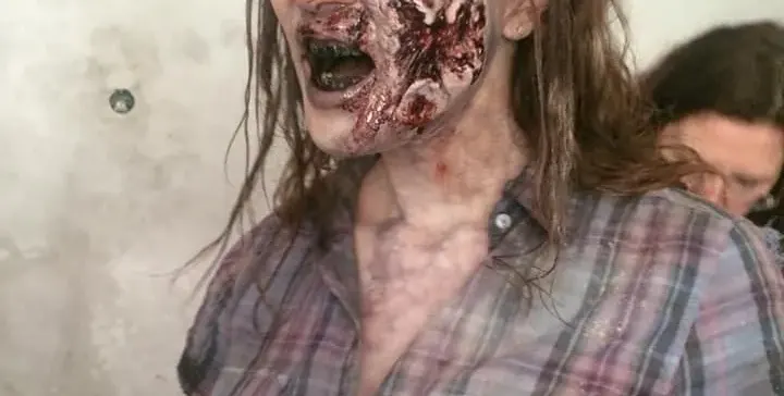 Теодора Духовникова е зомби