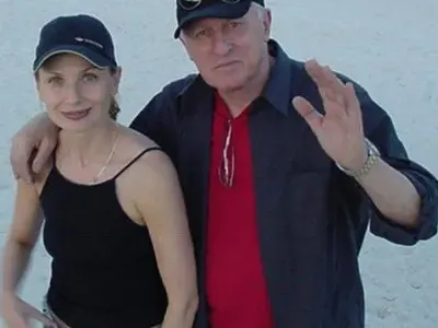 Ваня Цветкова с имоти за 300 бона от мъжа си