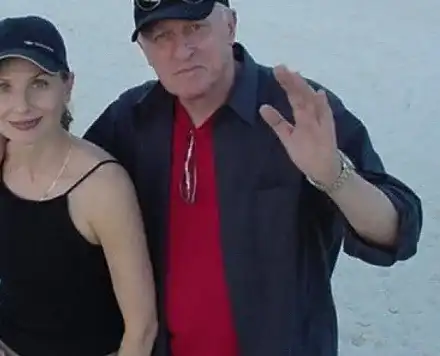 Ваня Цветкова с имоти за 300 бона от мъжа си