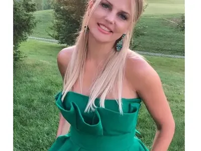 Вдовицата на Шарлопов пръсна 100 бона по врачки! Хубавата Бояна бори стреса с шамани и семинари за личностно развитие