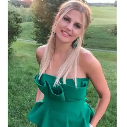 Вдовицата на Шарлопов пръсна 100 бона по врачки! Хубавата Бояна бори стреса с шамани и семинари за личностно развитие